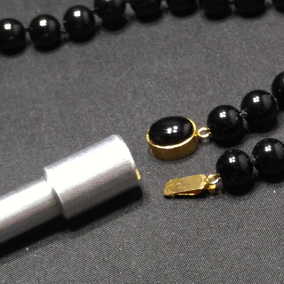 Vintage Onyx Beaded Necklace, Hand Knotted, Gold Tone Clasp, Quartz Tested 1980s - Picture 9 of 10